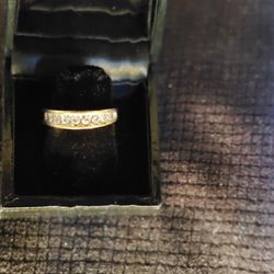 Women's size7 10kt Gold with Diamond Wedding Ring