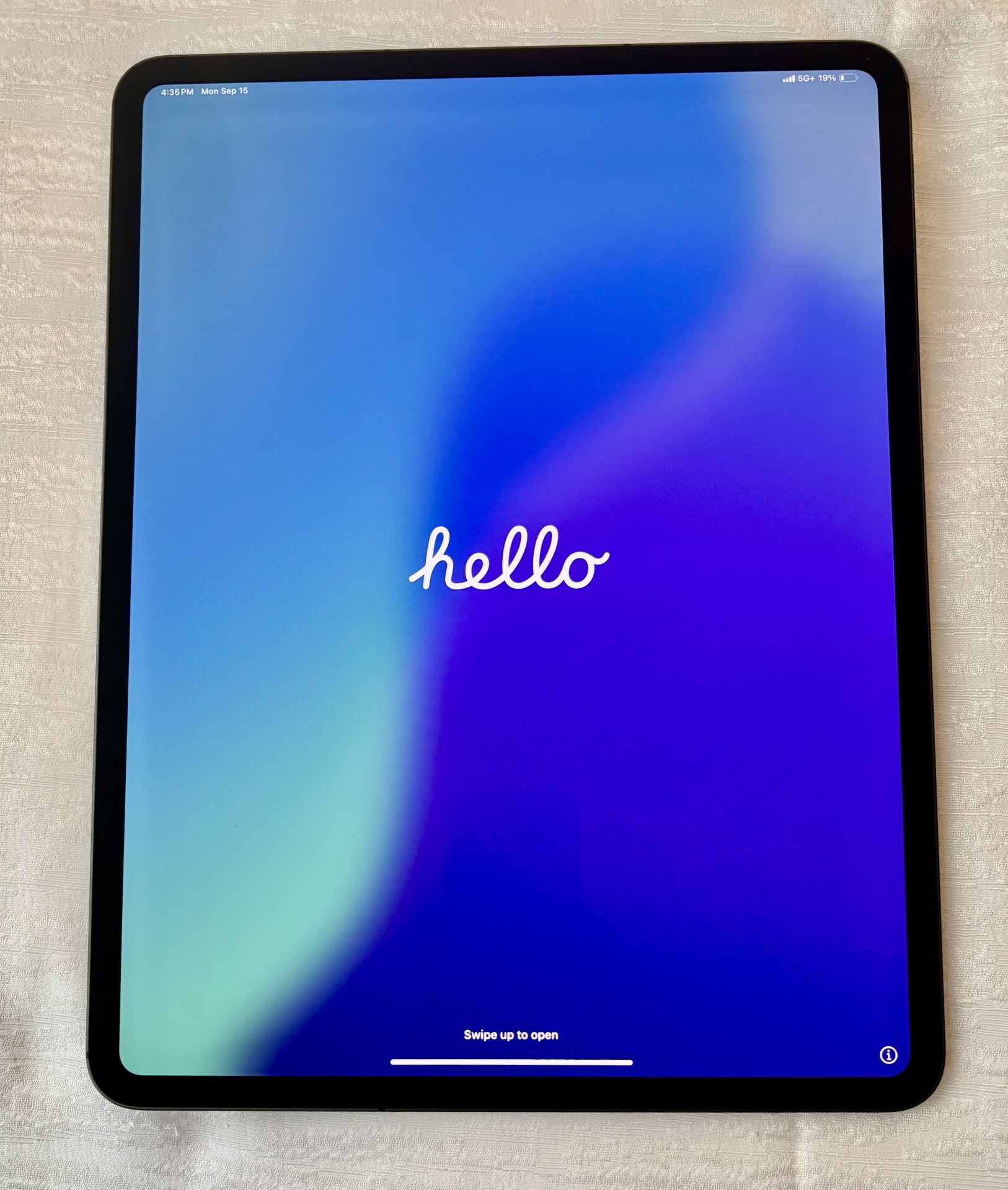 iPad Pro (12.9”) WiFi + Cell w/ Magic Keyboard - Like New