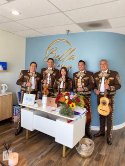 Guitarras trompetas de mariachi