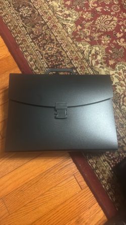 expanding briefcase-style file folder