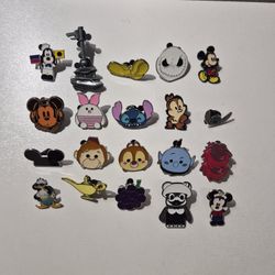 20 Disney trading pins lot set.Tradeable at all disney parks.