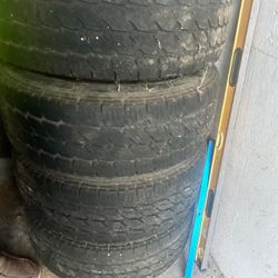 LT 285/70R17 