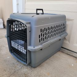 Portable Dog Carrier.   Pet Traditional  Kennel, 28", for Dogs 20-30 Lbs, Size 28"L x 20.5"W x 21.5"H.