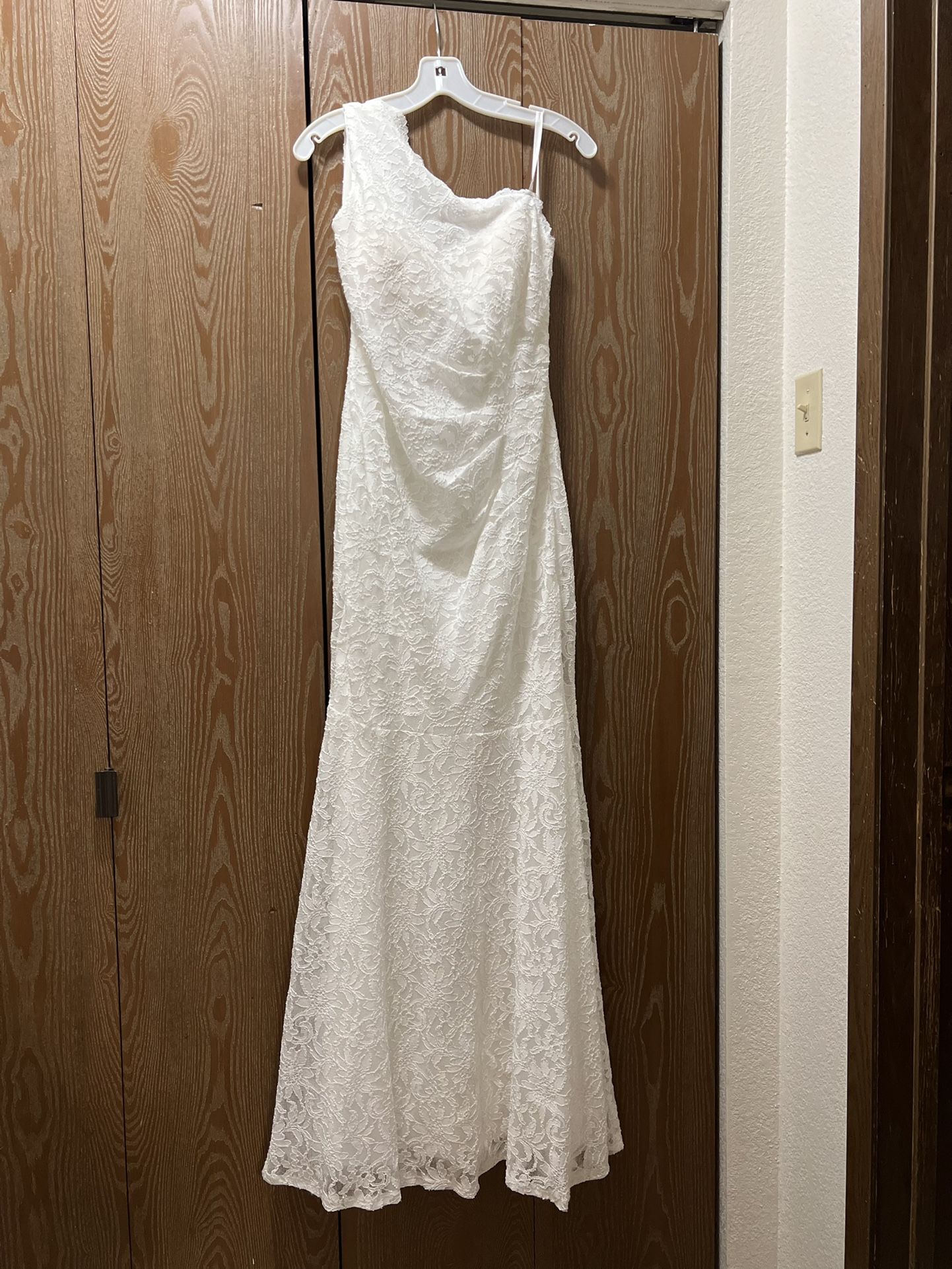 Size 12 David’s Bridal Wedding Dress Package