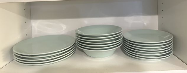 Gorgeous 24 Piece Dinnerware Set Light Turquoise Porcelain Dishwasher/Microwave Safe $128 MSRP