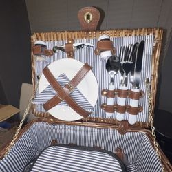 ModCloth Wicker Picnic Basket Set, Vintage-Inspired Blue & White