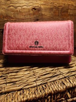 NEW Michael Kors

Jet Set  Cellphone Crossbody