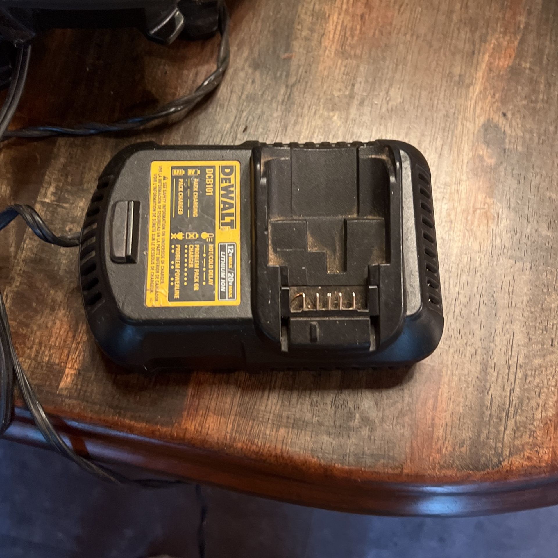 Dewalt12 20 volt battery charger