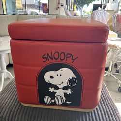 Snoopy house storage ottoman