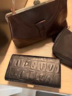 Vintage Brown Leather Handbag with Clasp Frame
