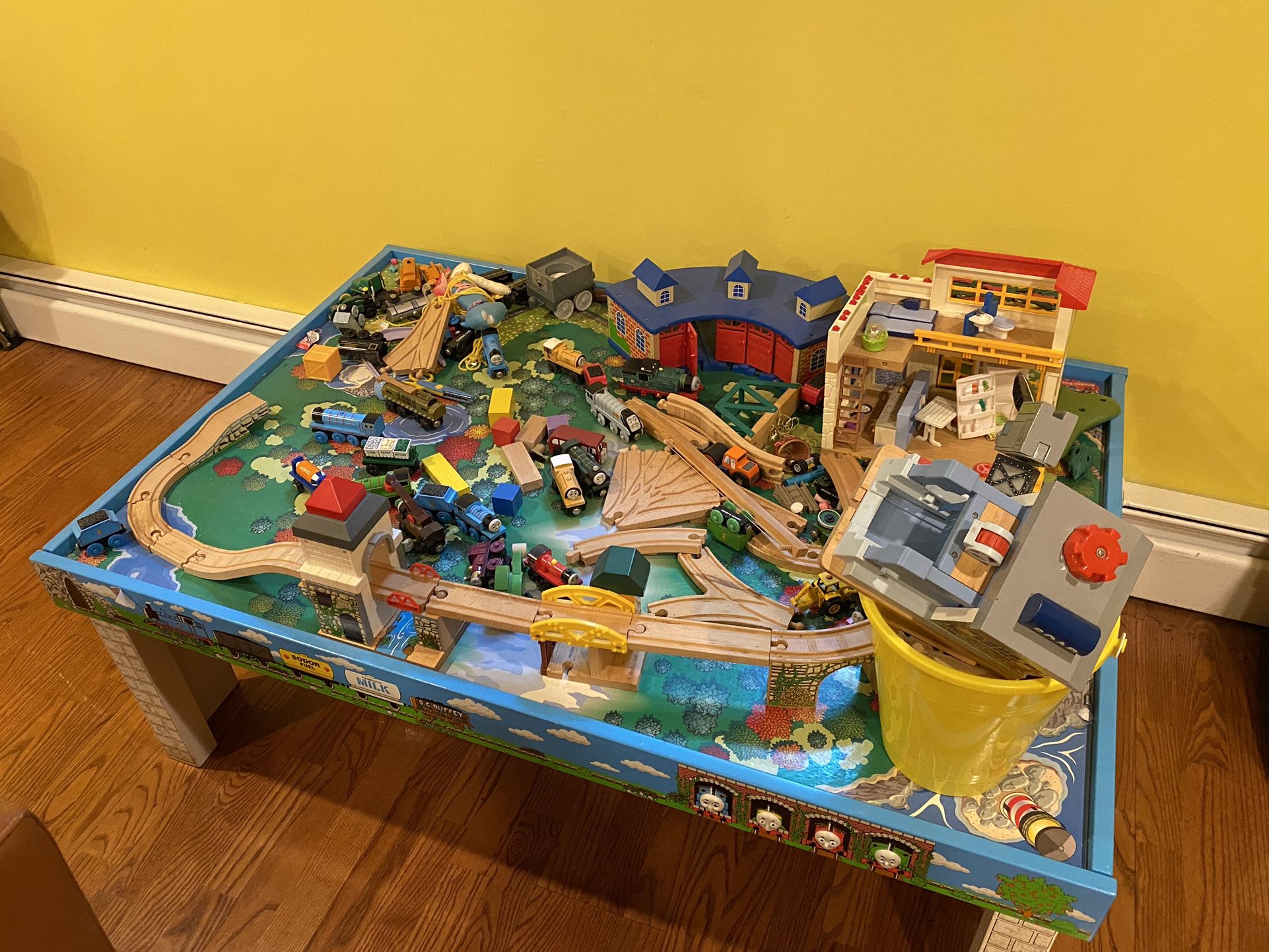 Thomas Train Table And Train Set