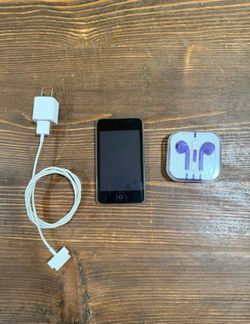 Apple iPod Touch 4th Gen 32GB Black A1367 iOS 4 Working + Charger