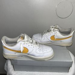 Air Force 1 Low ‘07 University Gold’ Size 8