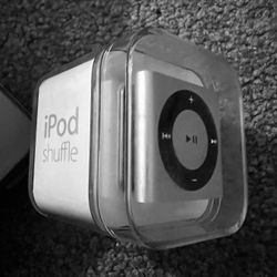 iPod shuffle 4th Gen 2GB, Silver A1373