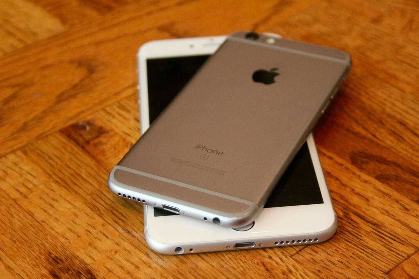IPhone 6S, 64Gb Factory UNLOCKED//Excellent Condition// As like New//Price is Negotiable