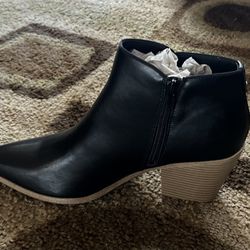 Justfab Dakota Heeled Bootie. Size 9.5, Black