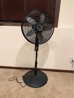 Lasko Pedestal Fan – Great Condition