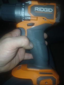 ***RIDGID 18V DRILL AND BATTERY NO CHARGER Like New 75$**