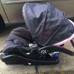Like new baby car seat with snap and go bass all for only $50￼