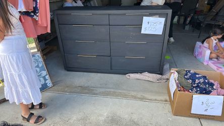 Dresser