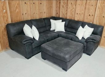 Sofa sectional great condition no rips or stains pets and smoke free home asking 590$
