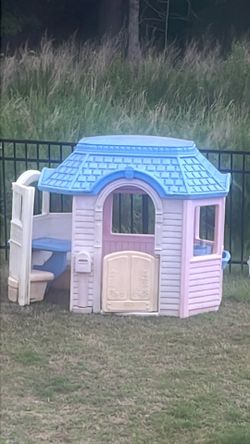 Little Tikes Victorian Cottage Playhouse