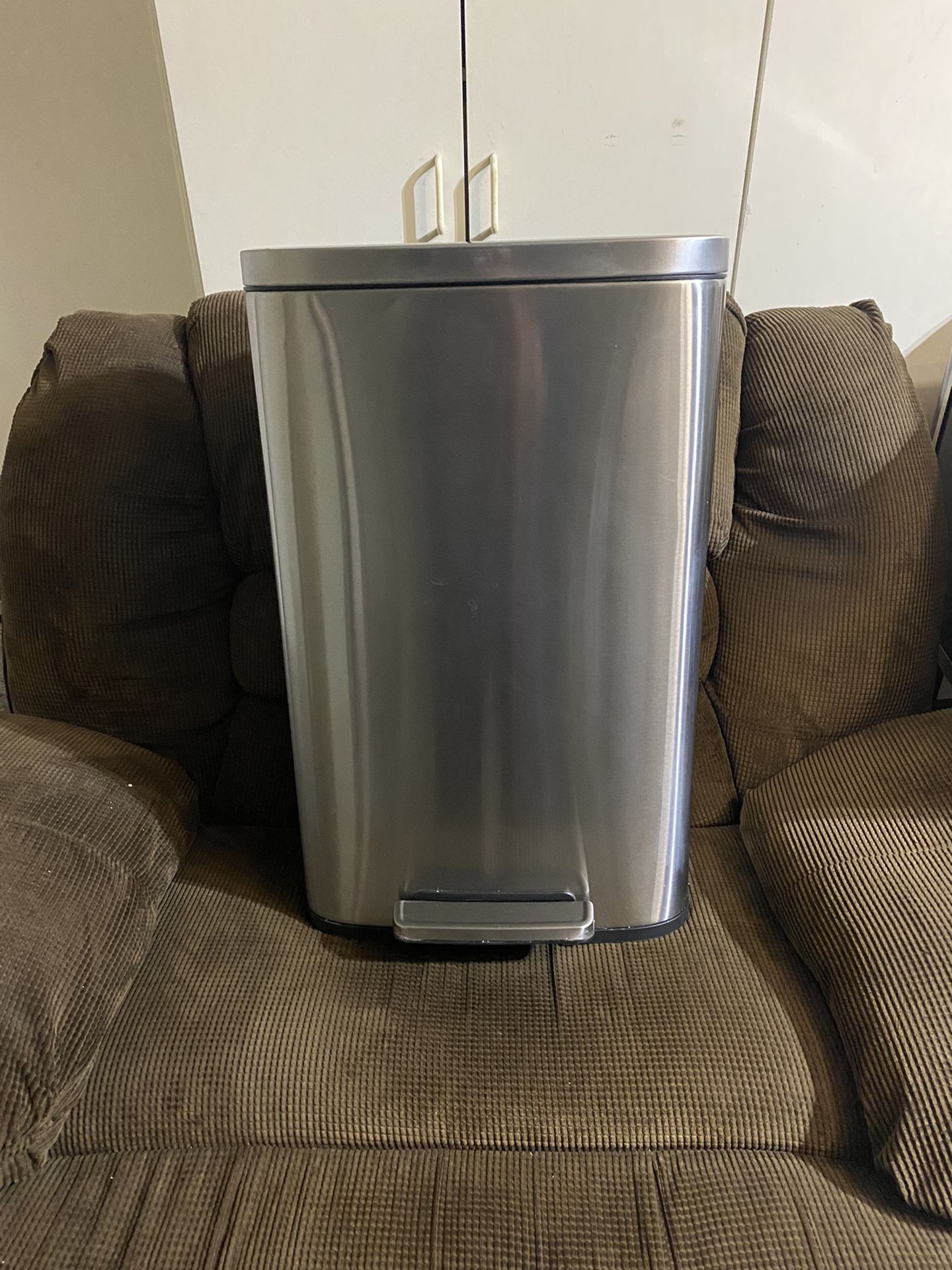 11.8 Step Trash Can New Never Used (read description)
