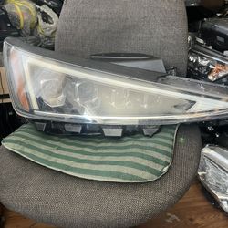 2020 HYUNDAI  ELANTRA RIGHT HEADLIGHT 