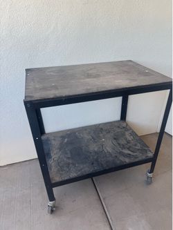 Plant stand on wheels