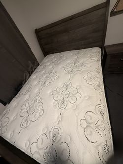 Queen size bed Set