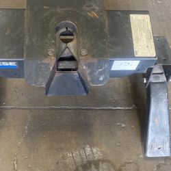 Reese  16K 5th Wheel Hitch with Square Tube Slider Reese 30051 16K 5th Wheel Hitch