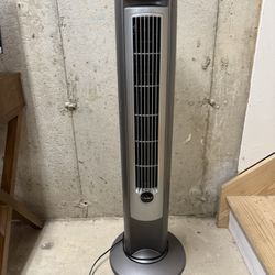 Floor Fan Includes Remote 