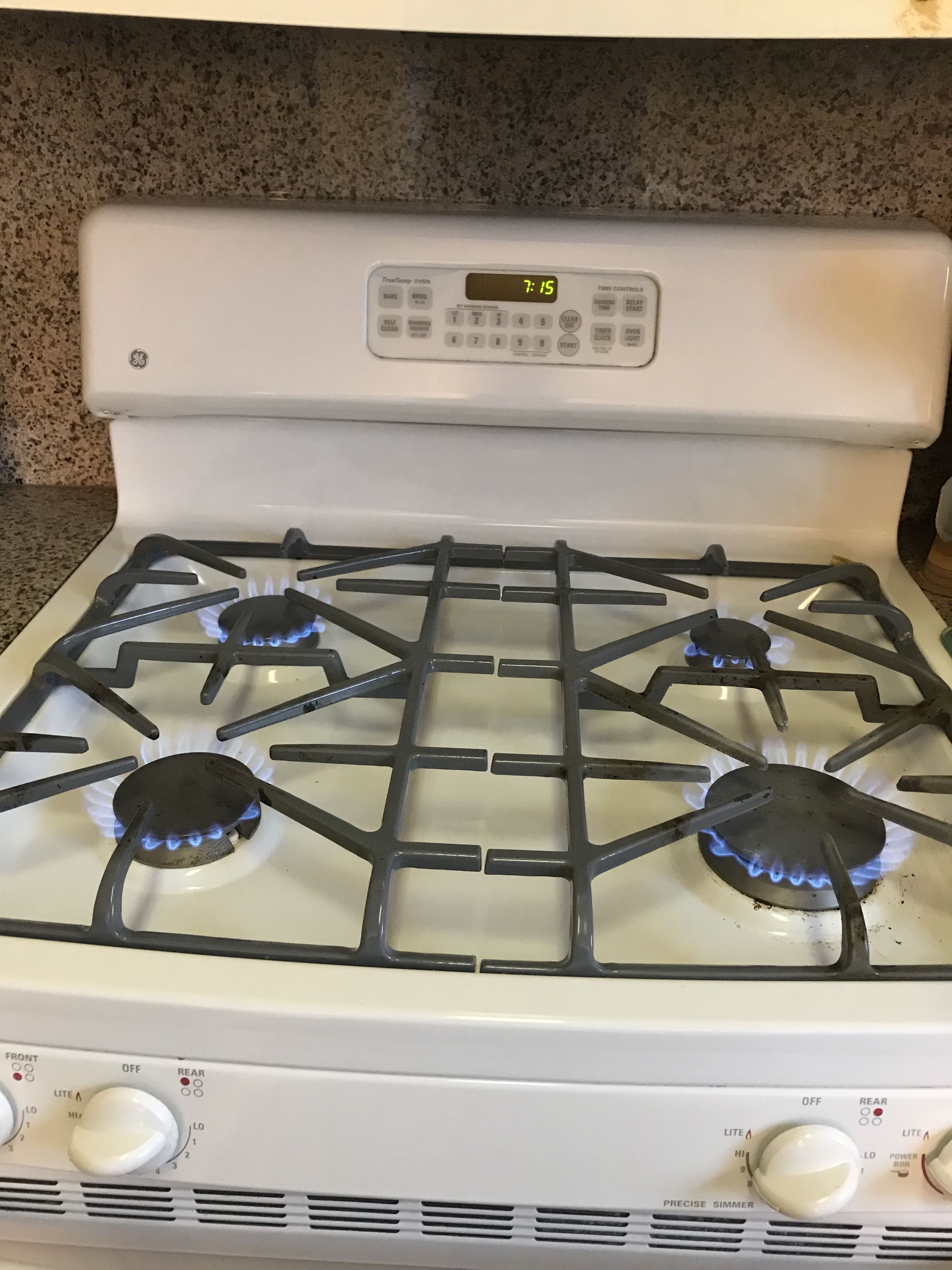 GE Range (4 Burner Gas) with Oven & Broiler.