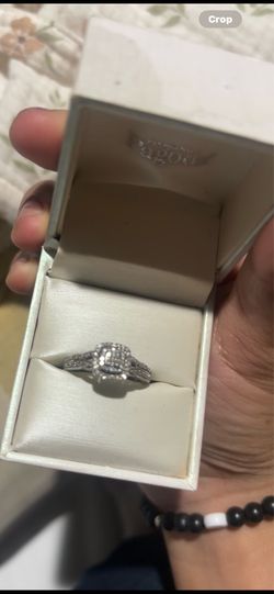 Engagement ring / promise ring