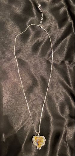 Heart pendant necklace
