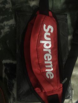 NEW* Red SUPREME Fanny Pack for Sale in Dallas, TX - OfferUp