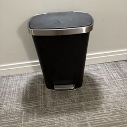 Better Homes & Gardens 11.9 Gallon Kitchen Trash Can, Plastic Step-On Kitchen Trash Can, Black