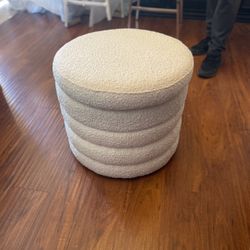 Jeniffer Taylor Ottoman