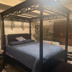 Island Canopy Bed