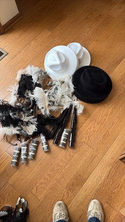 $30 New Years Eve Hats Horns Paper Throws