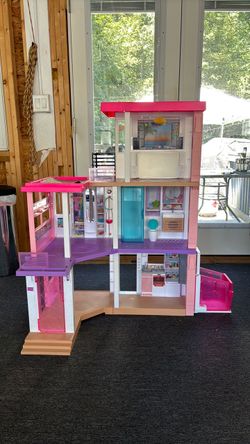 Barbie doll house