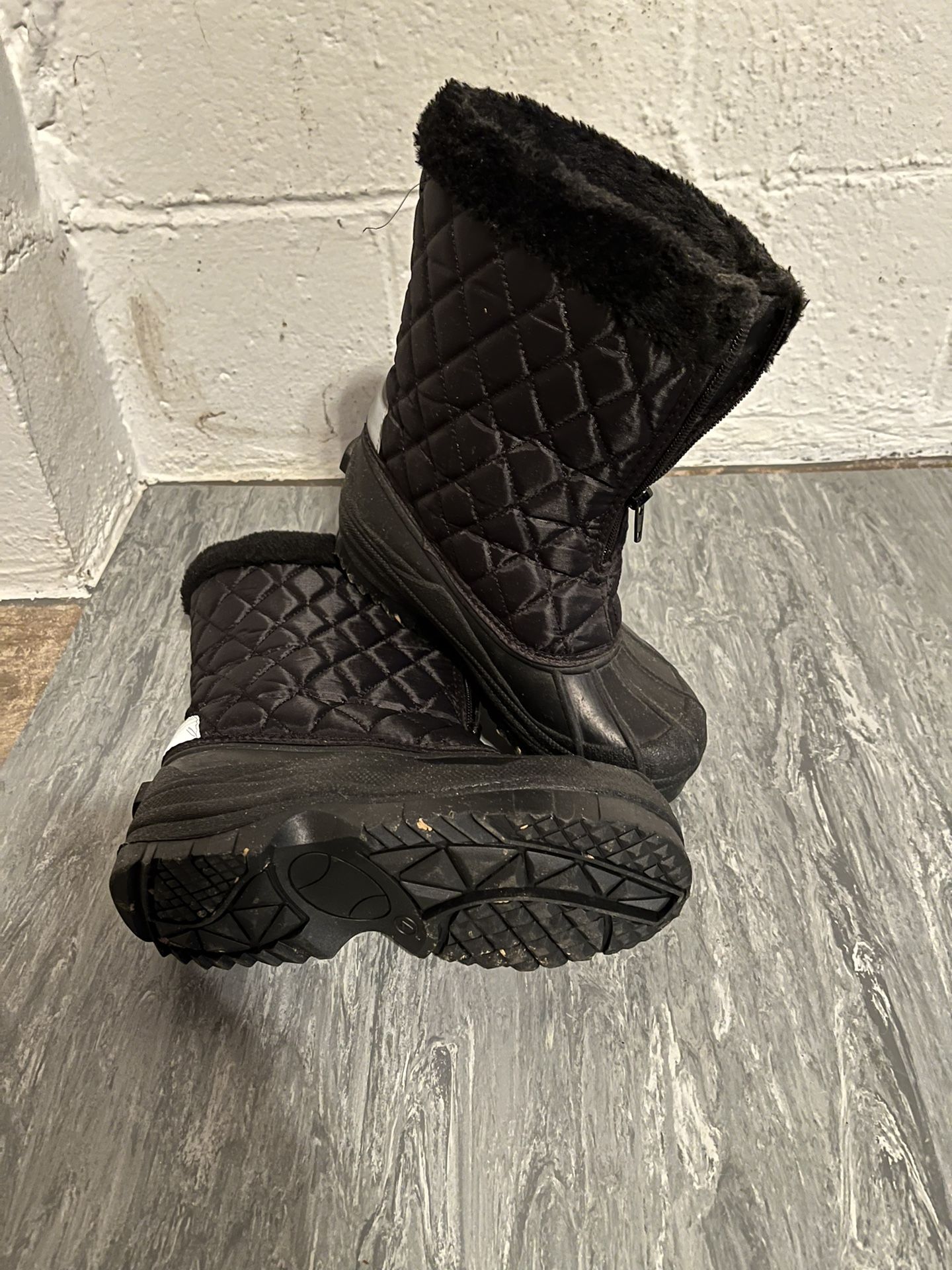 Snow Boots, Kids Size 4, Front Zipper