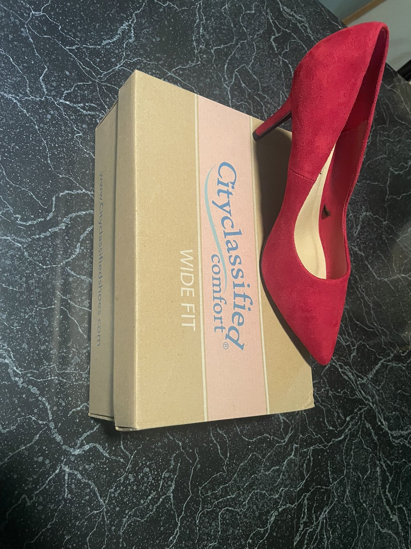 GORGEOUS RED HEELS 10W