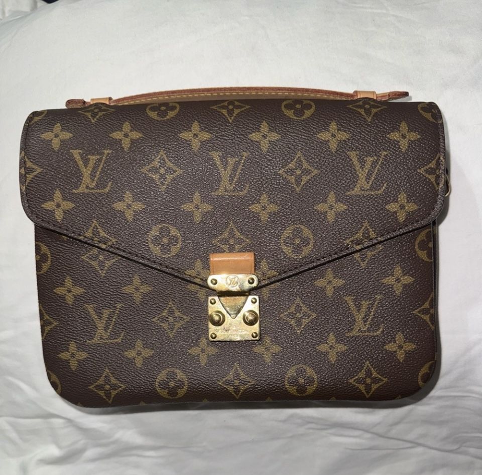 Authentic Louis Vuitton Pochette Métis