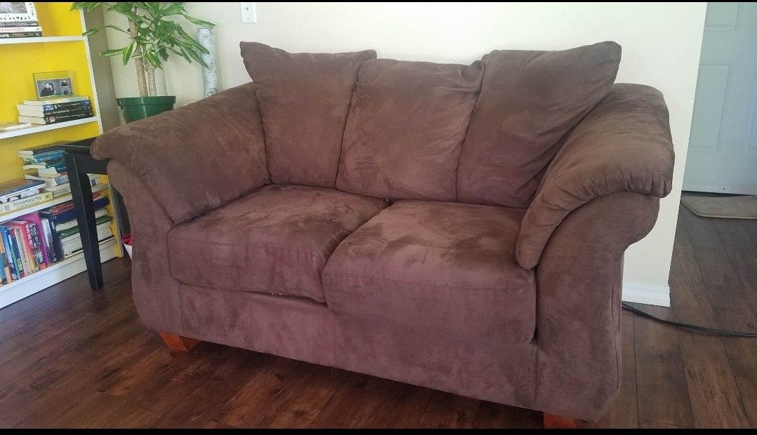 Love Seat (Pet Free Home)