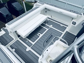 Boston Whaler Conquest 26 for trade