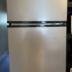 Arctic King Mini Fridge 