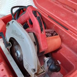Milwaukee TILT-LOK Heavy Duty Circular Saw 