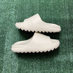 Adidas Yeezy Bone Slide size 11 USED