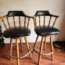 2 swivel bar stools 